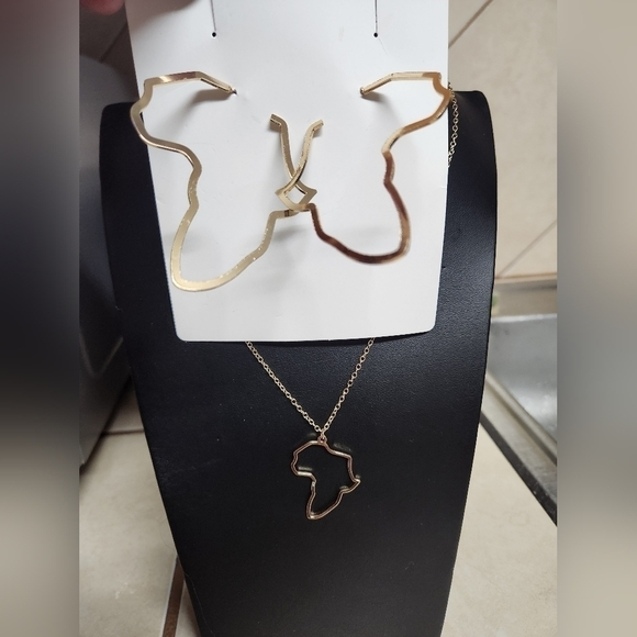 Hollow Out Map Pendant Necklace & Earrings - Picture 1 of 5